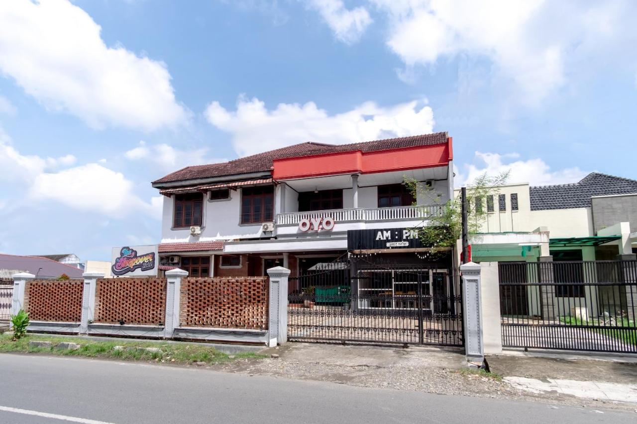 Oyo 2777 Sleepover Sei Serayu Medan Kültér fotó